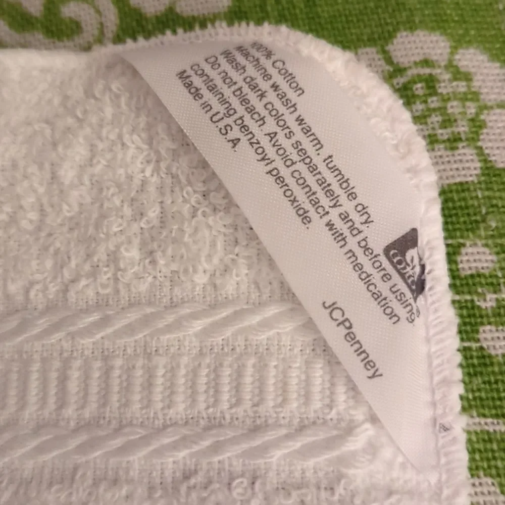 Vintage Canon white towel set with floral and butterfly print‎